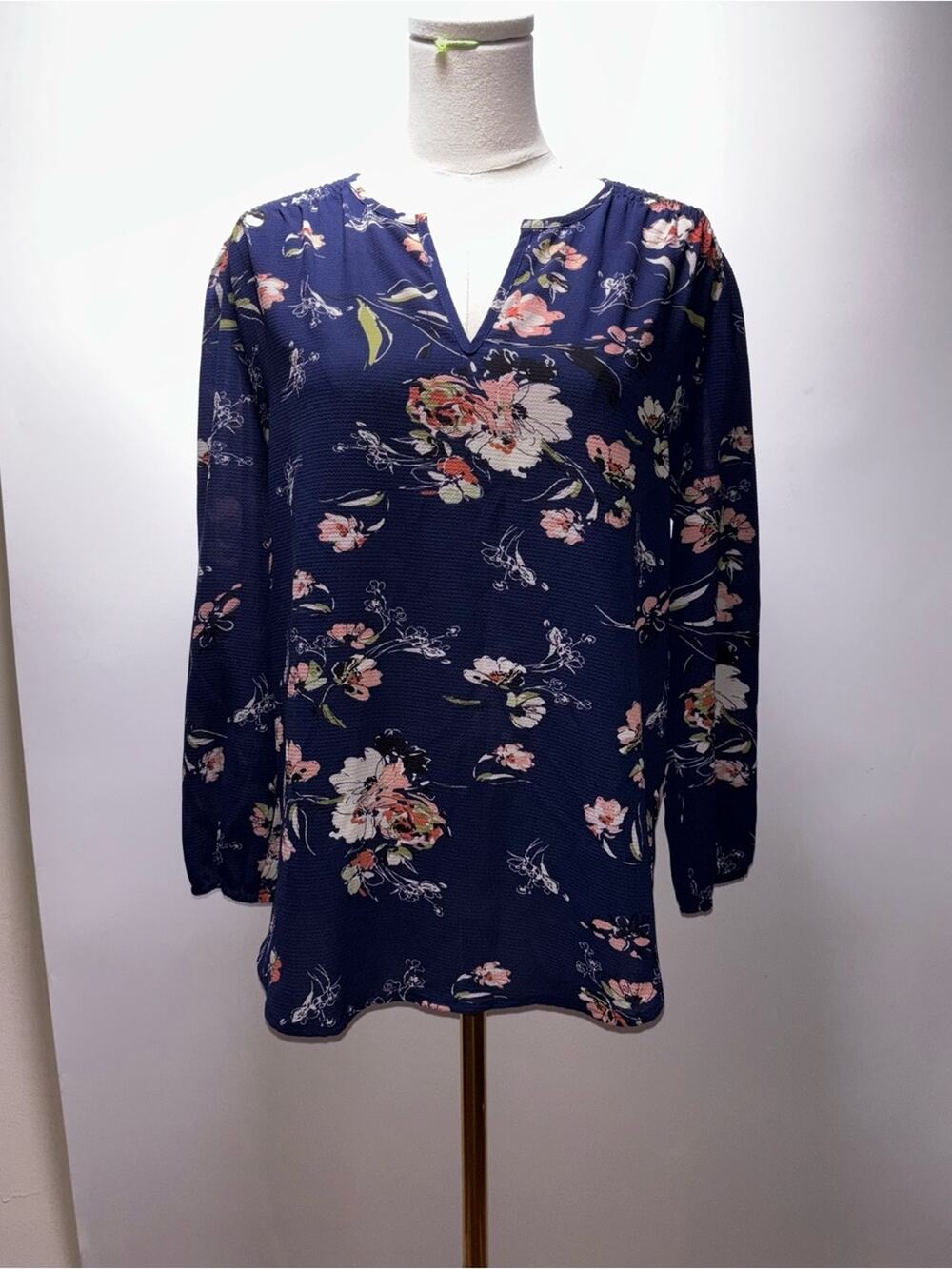 fun 2 fun Navy Floral Top Size M